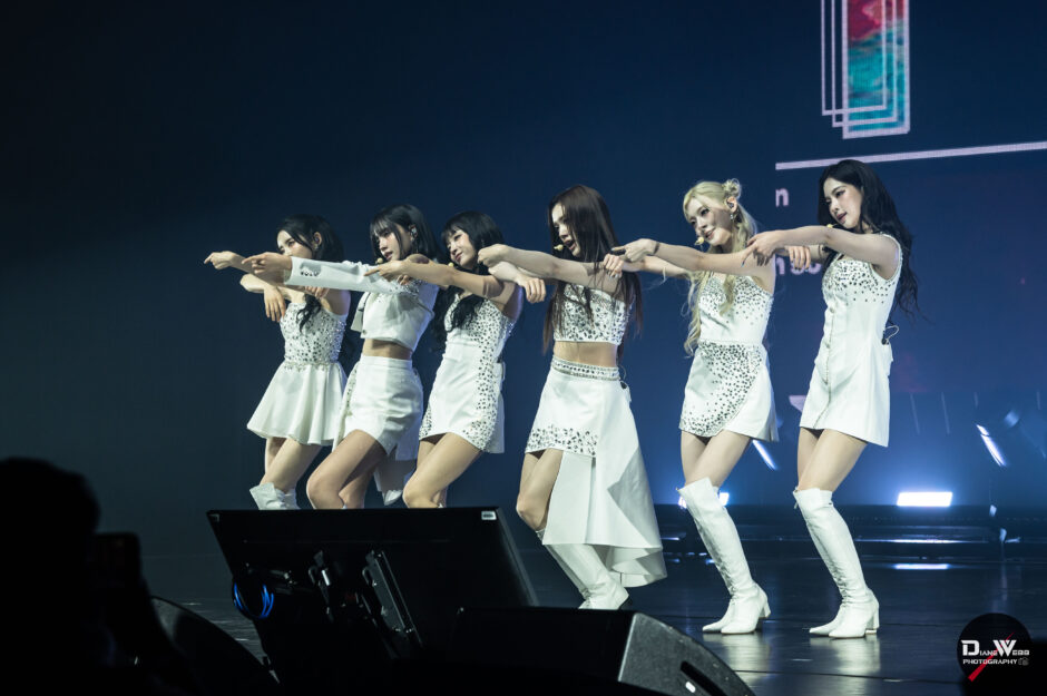 STAYC - Paramount Theater 2025-10-2 - Photo By Diane Webb