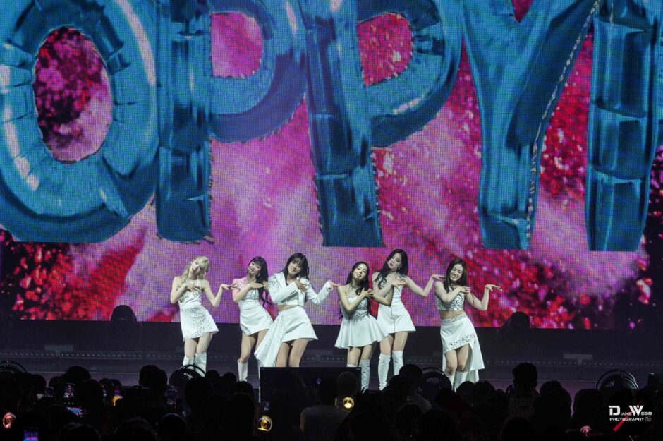 STAYC - Paramount Theater 2025-10-2 - Photo By Diane Webb