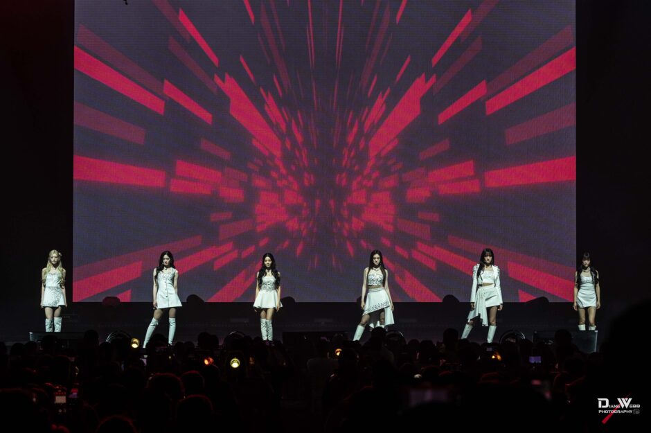 STAYC - Paramount Theater 2025-10-2 - Photo By Diane Webb