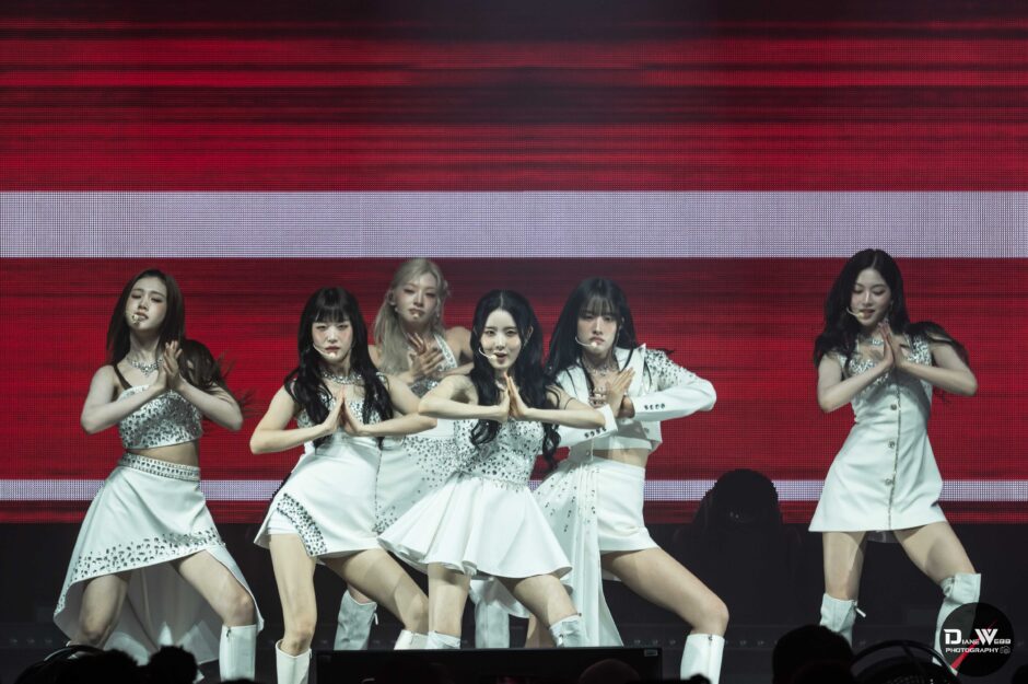 STAYC - Paramount Theater 2025-10-2 - Photo By Diane Webb