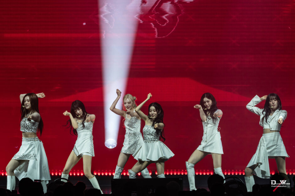 STAYC - Paramount Theater 2025-10-2 - Photo By Diane Webb