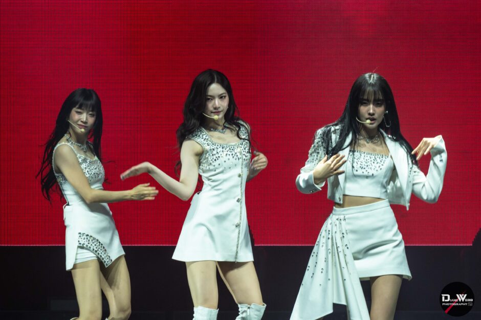 STAYC - Paramount Theater 2025-10-2 - Photo By Diane Webb