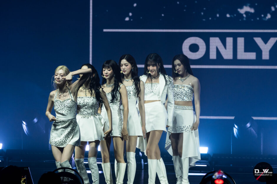 STAYC - Paramount Theater 2025-10-2 - Photo By Diane Webb