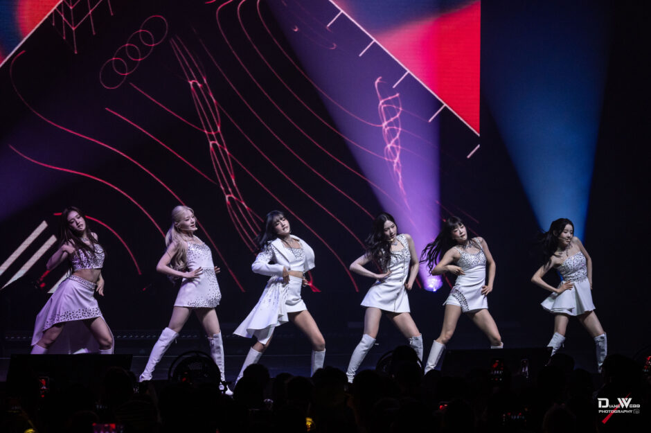 STAYC - Paramount Theater 2025-10-2 - Photo By Diane Webb