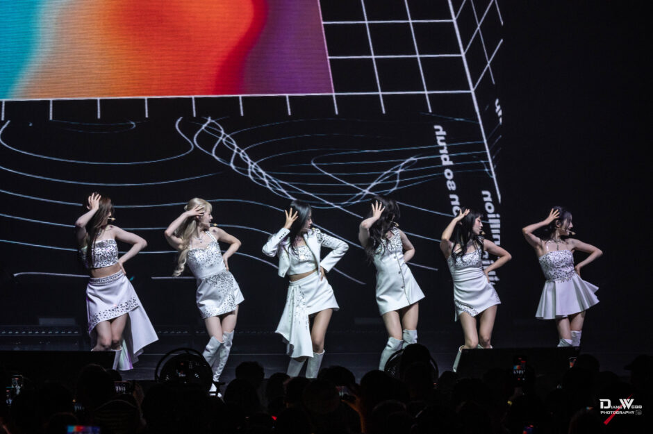 STAYC - Paramount Theater 2025-10-2 - Photo By Diane Webb