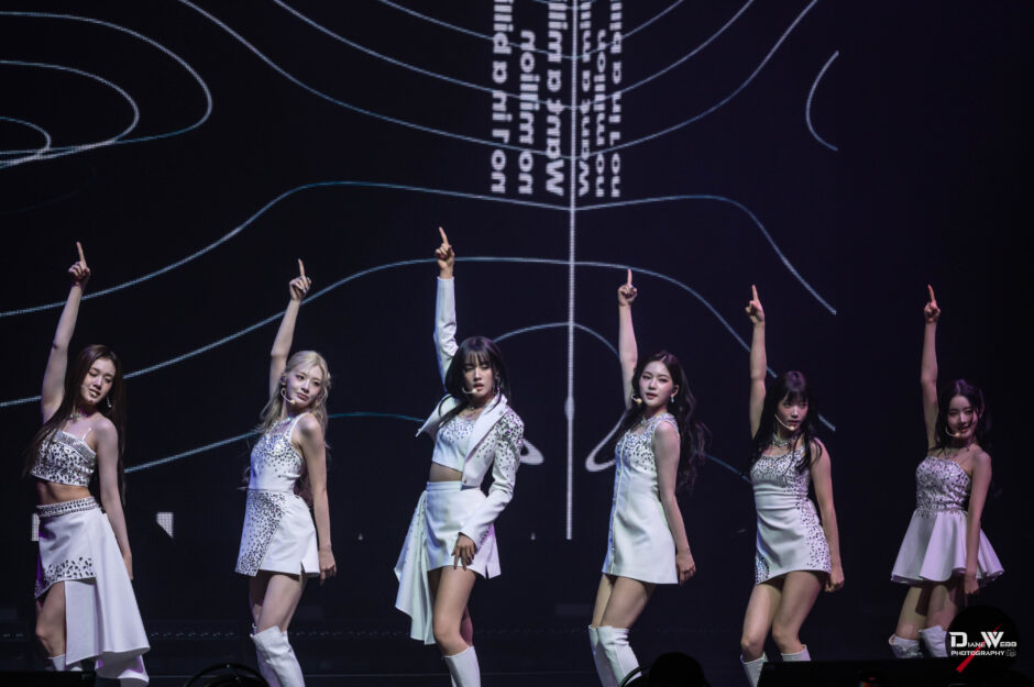 STAYC - Paramount Theater 2025-10-2 - Photo By Diane Webb