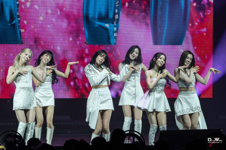 STAYC - Paramount Theater 2025-10-2 - Photo By Diane Webb