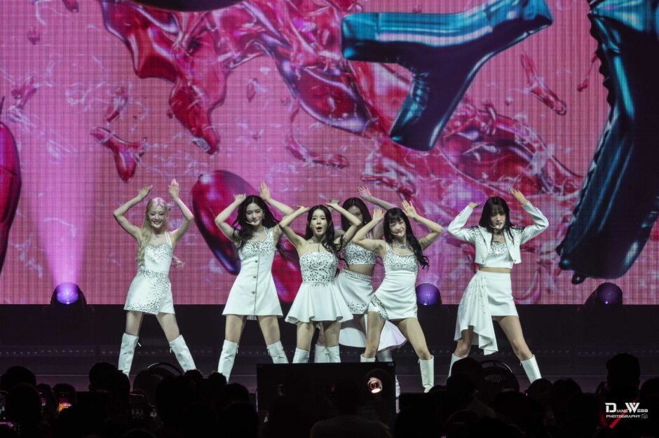 STAYC - Paramount Theater 2025-10-2 - Photo By Diane Webb