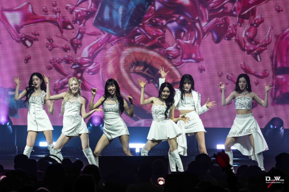 STAYC - Paramount Theater 2025-10-2 - Photo By Diane Webb