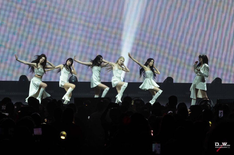 STAYC - Paramount Theater 2025-10-2 - Photo By Diane Webb