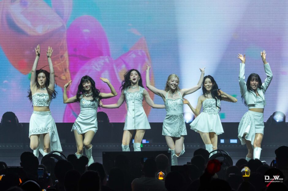 STAYC - Paramount Theater 2025-10-2 - Photo By Diane Webb